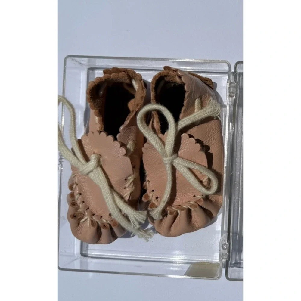 Vtg Infant Baby Shoes pink leather Tie ‎ Moccasins
